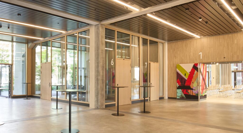Schwab 71 Holztrennwand im MC3 – Main Campus Convention Center in Allschwil