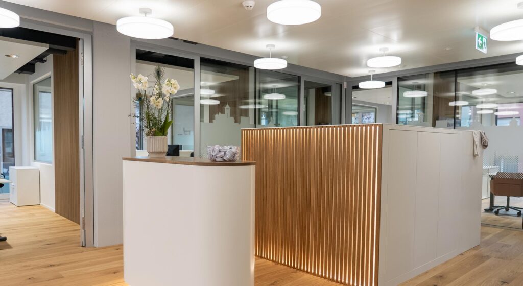 Schwab 52 Metalltrennwand, Firma Raiffeisen in See-Lac Murten