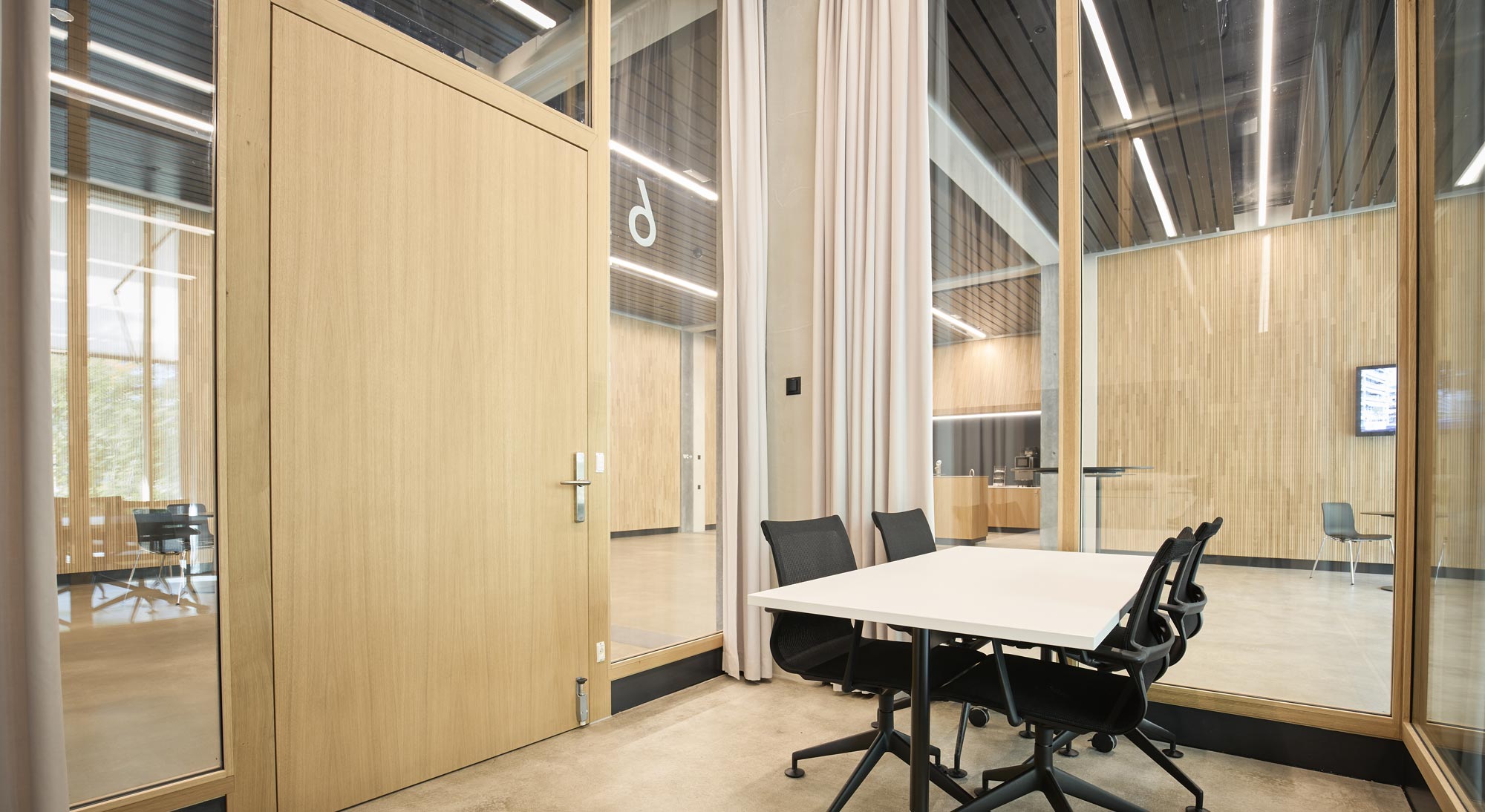 Schwab 71 Holztrennwand im MC3 – Main Campus Convention Center in Allschwil