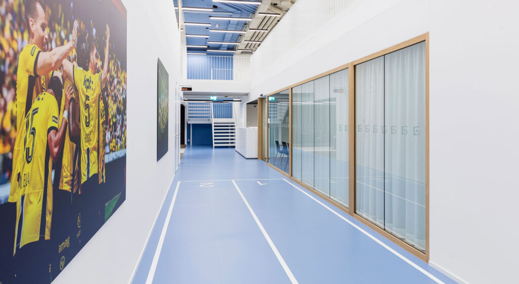 Schwab 58 Holztrennwand im Medical Center Wankdorf