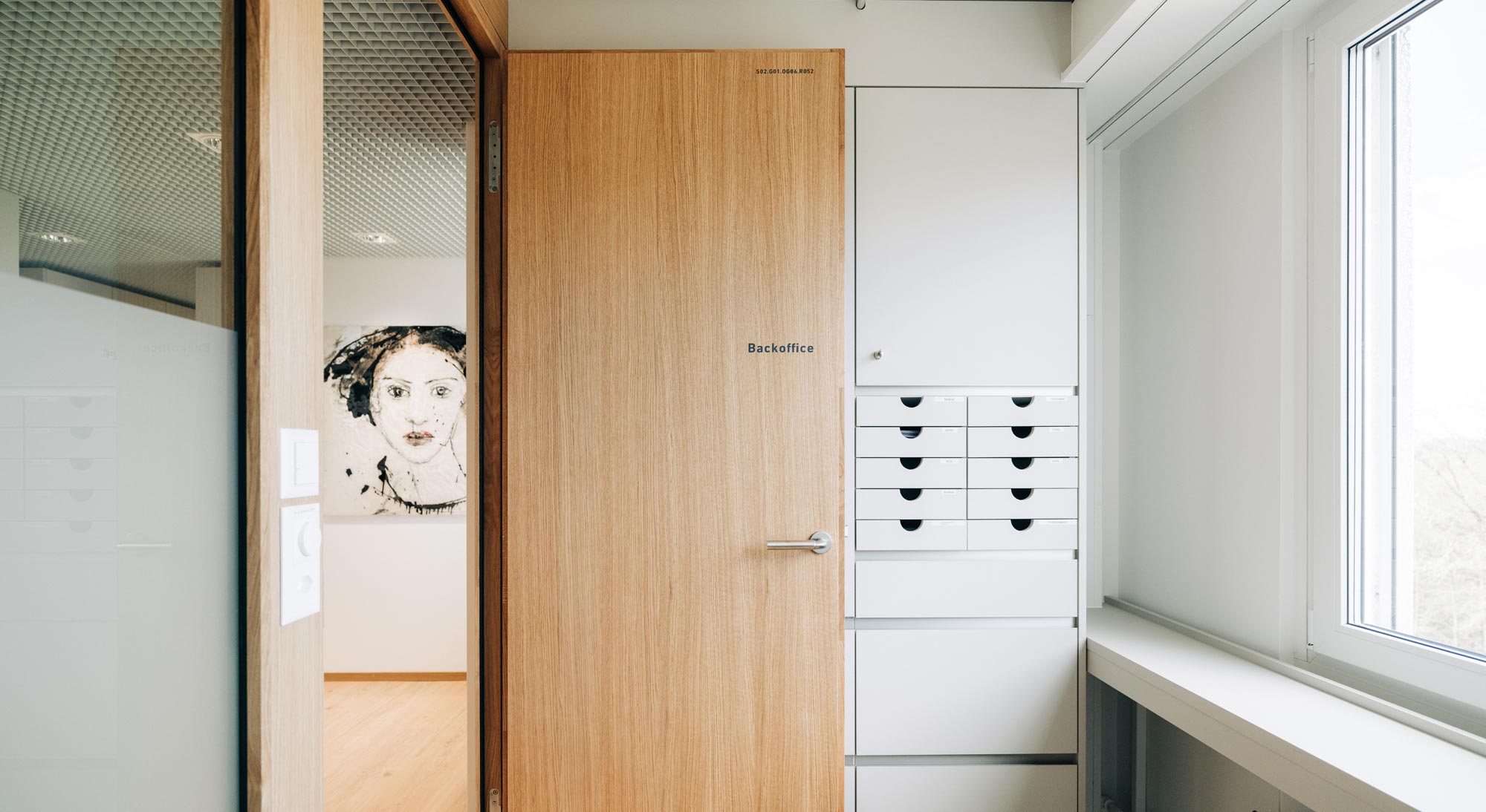 Schwab 58 Holztrennwand in der Frauenpraxis Gassmann in Bern