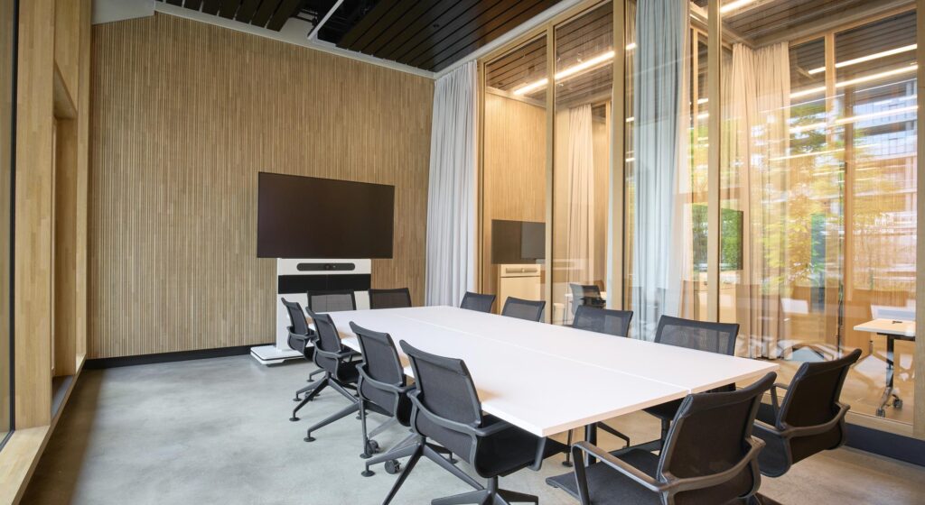 Schwab 71 Holztrennwand im MC3 – Main Campus Convention Center in Allschwil