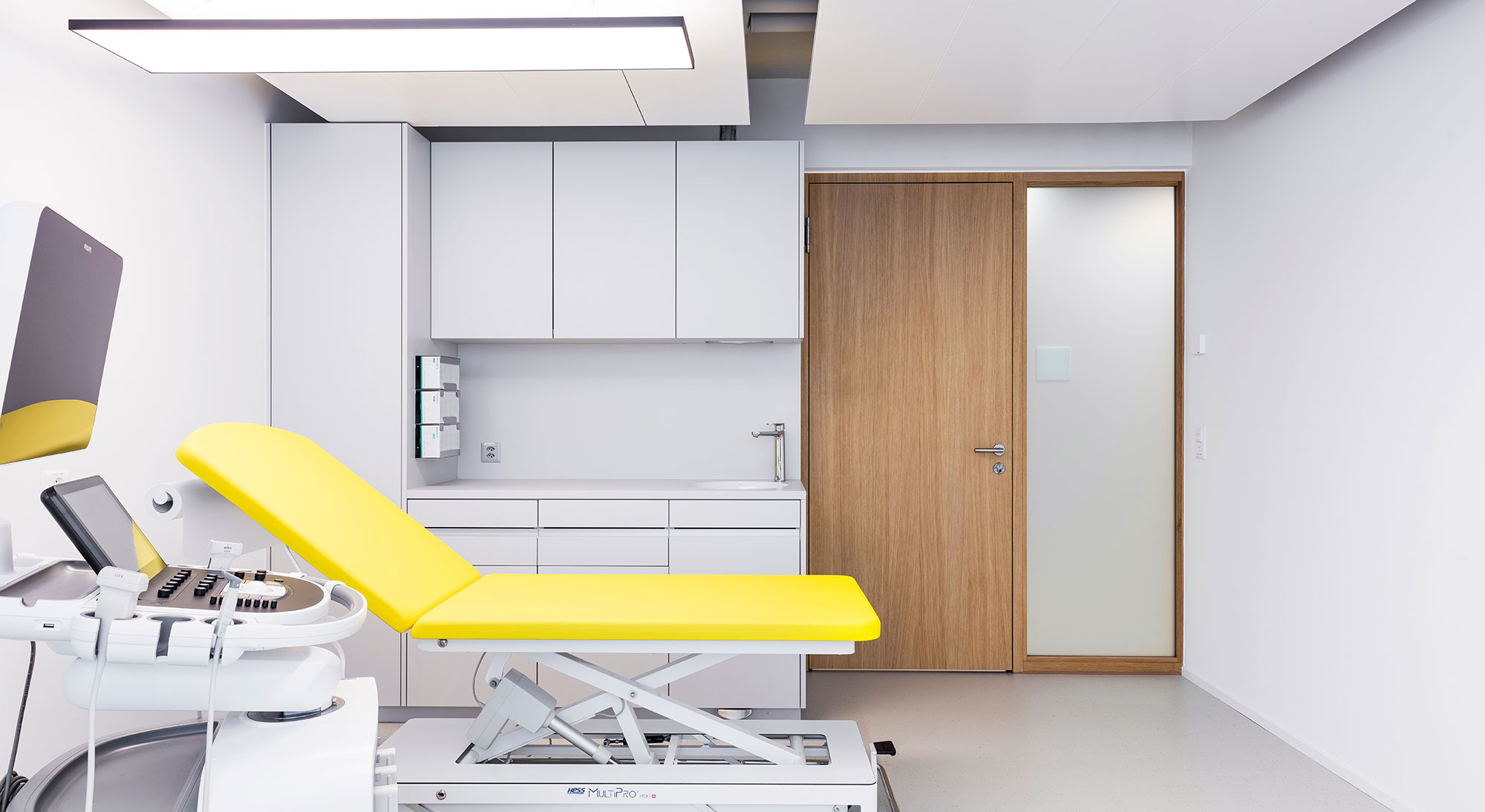 Schwab 58 Holztrennwand im Medical Center Wankdorf